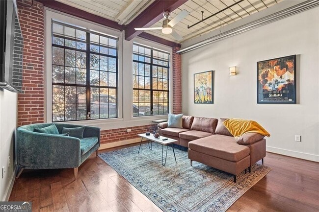 Photo - 1261 Caroline St NE