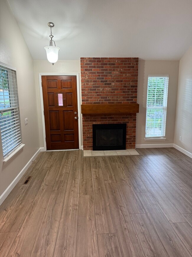 Entrance and living room - 1017 S Fraser Way Rental