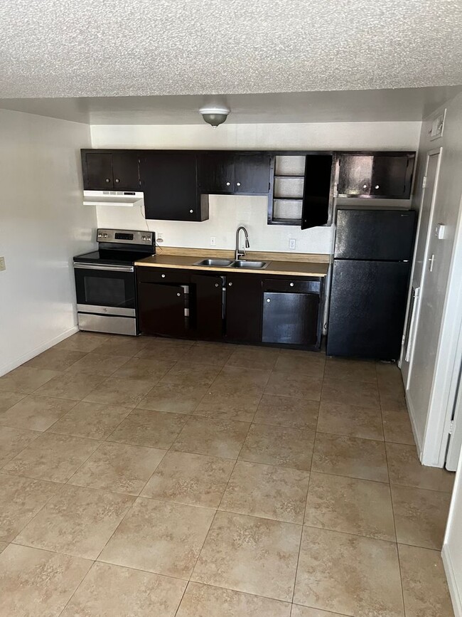 1 Bedroom 1 Bath In Central Las Vegas - 1 Bedroom 1 Bath In Central Las Vegas Condo Unit 19