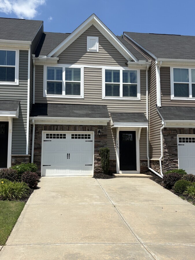 Photo - 133 Marthawood Ln