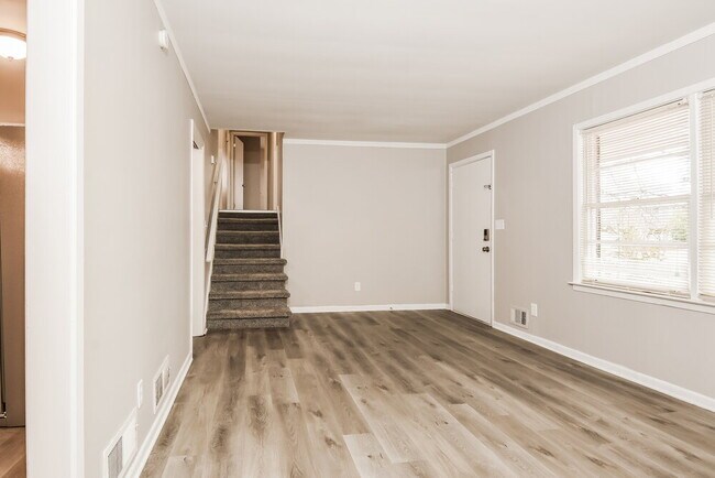 Photo - 2500 Pine Branch Way