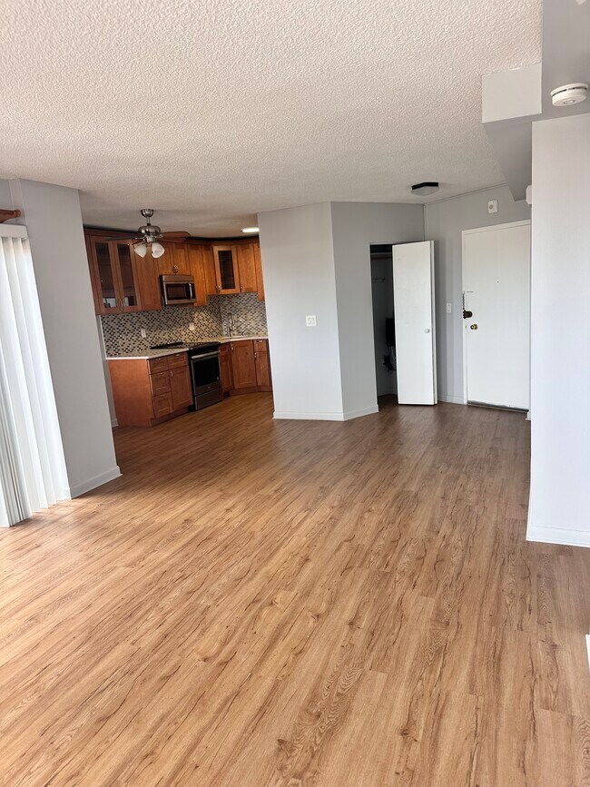 Photo - 300 Lynn Shore Dr Unit # 908