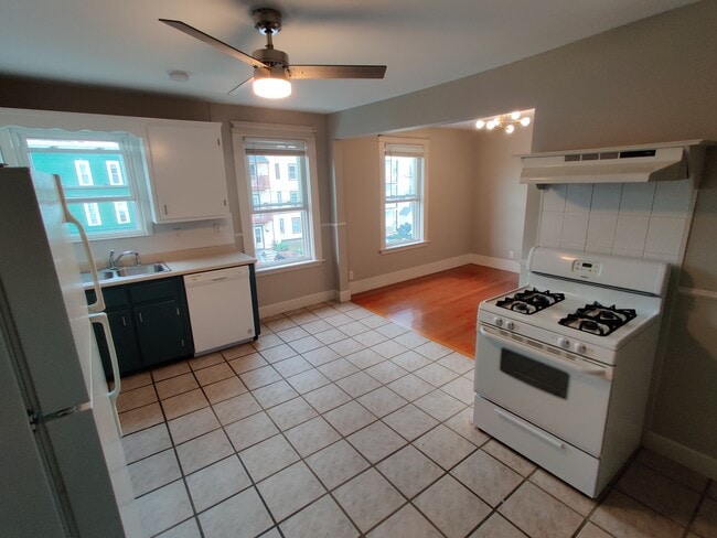 Cocina + Comedor - 578 Dubuque St Unidad 3