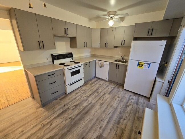 Photo - 611 Fernhill Rd Unit 1