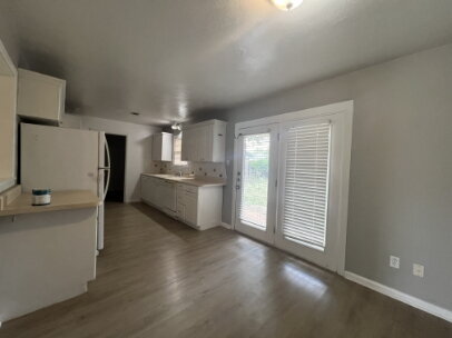 **** MOVE IN SPECIAL!! 1/2 off the first months rent!!
"Charming 3-Bed, 2-Bath Haven on 68th Stre...