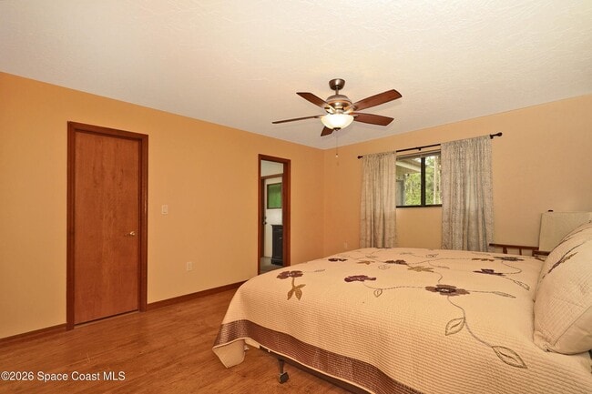 Photo - 670 Kings Way