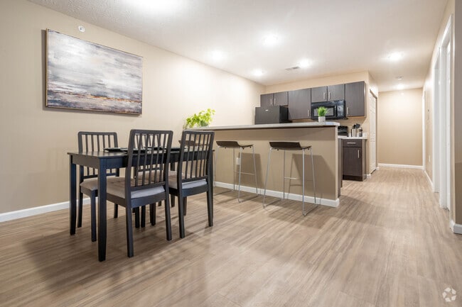 2BR, 2BA - Upgrade - Dining Area & Kitchen