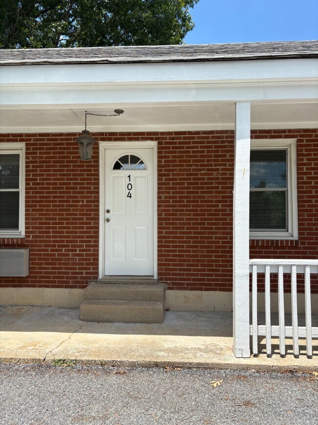 Photo - 2533 Richmond Hwy
