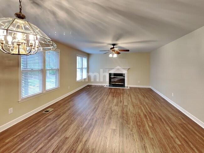 Photo - 5205 Starwind Pt