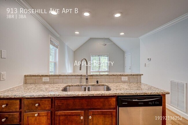 Photo - 913 Rosehill Ave