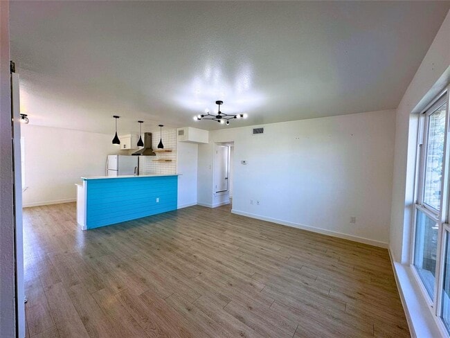 Photo - 8603 Putnam Dr Unit 201