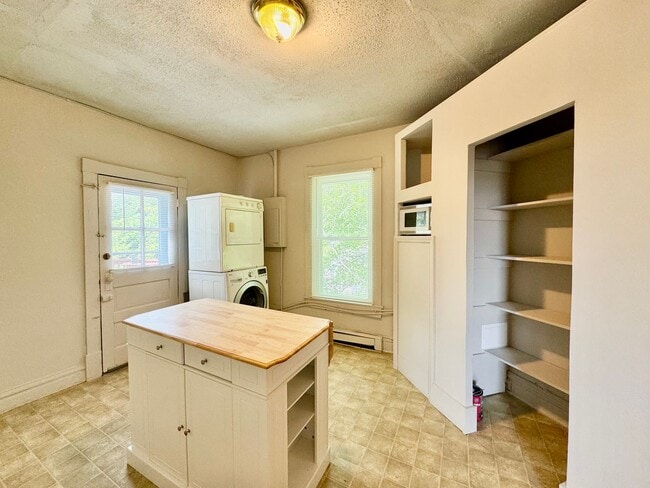 215 N Mecklenburg Ave Unidad 215B-Upstairs