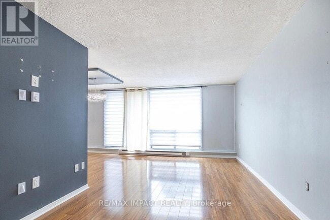 Photo - 454 Centre St S Unit 108