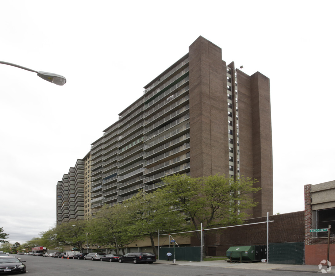 Photo - Linden Plaza Apartments