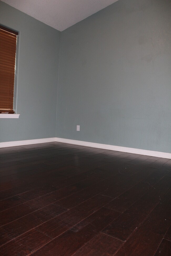 Photo - 108 Market Dr