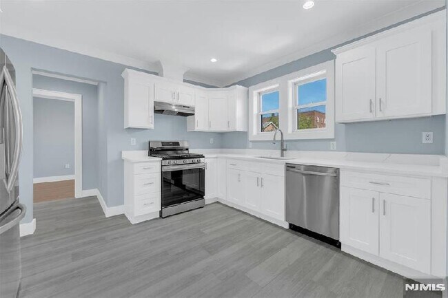 Photo - Renovated Modern 2 Bedroom -  No Fee Unit 2