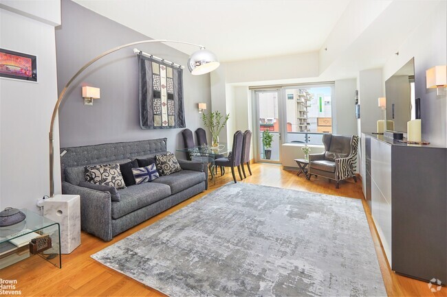 Building Photo - 415 W 44th St Rental