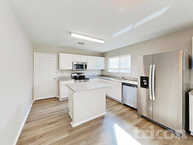 Photo - 156 Jefferson Dr