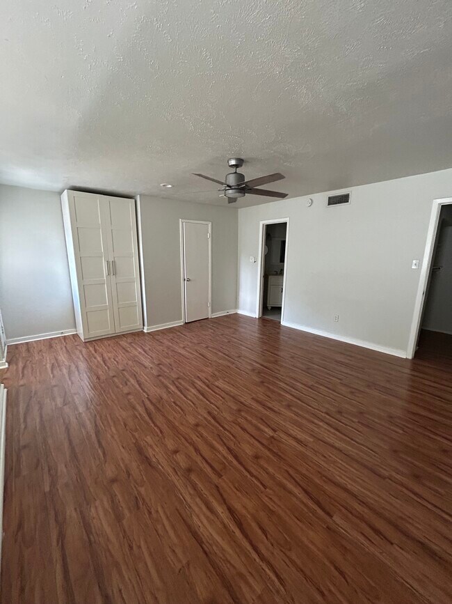 Building Photo - 4004 Gilbert Ave Rental
