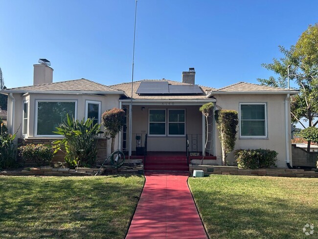 Building Photo - Spacious 3 bedroom house