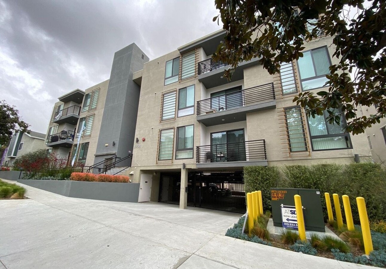 Photo - AtSix - 6908 Knowlton Pl