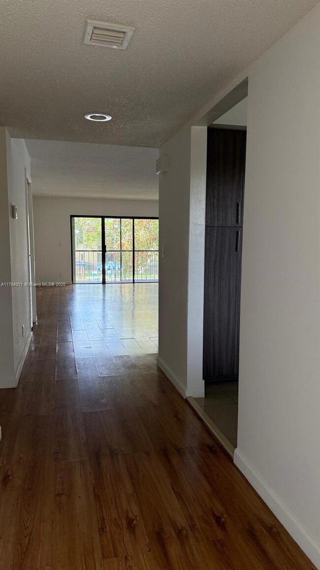 Photo - 325 Lakeview Dr Apartment Unit 202