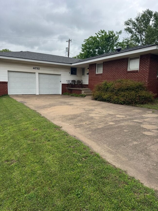 Building Photo - 3 Bedroom 2 Bath