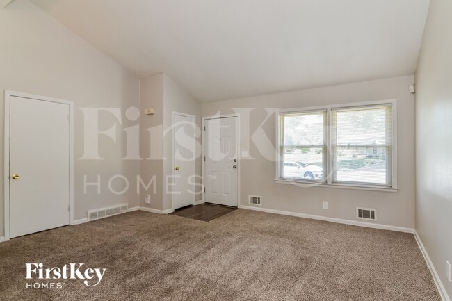 Photo - 307 NE Arlington Cir