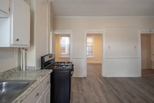 Photo - 629 4th Ave