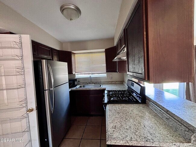 Photo - 10517 Tareyton St