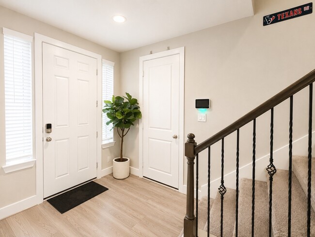Photo - 731 Janisch Rd