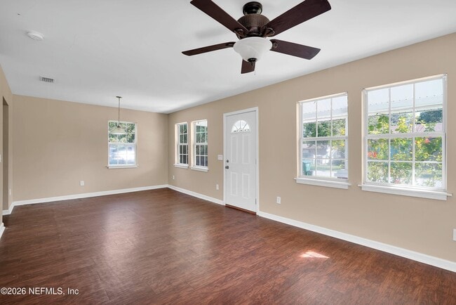 Photo - 3532 Fleet St