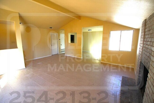 Photo - 2002 Sherman Dr