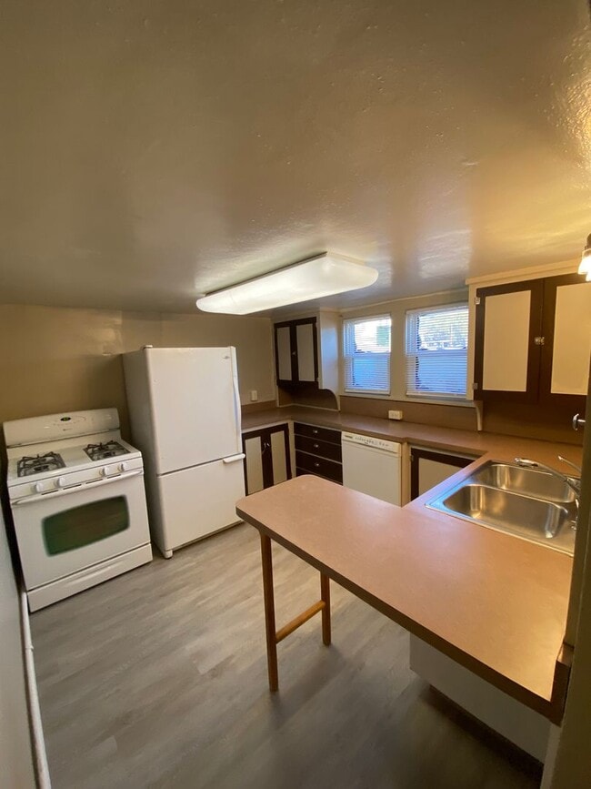 Photo - 110 E Rosser Ave Unit Lower Level