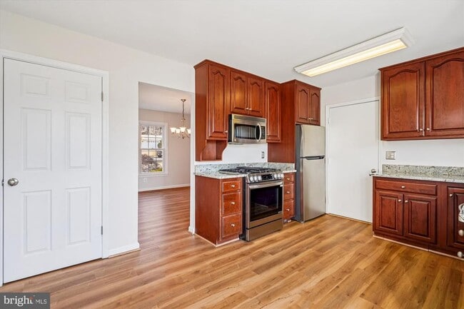 Photo - 1918 Contralto Ct