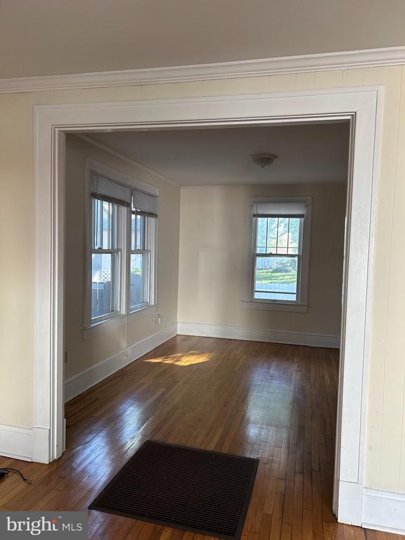 Photo - 113 W Monmouth St