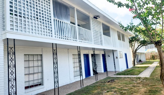 Photo - 4742 Yale Apartments