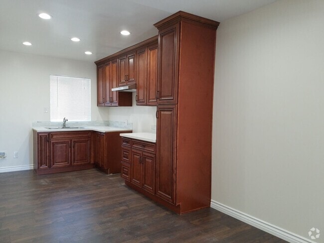 Building Photo - 1339 1/4 W 93rd St Rental
