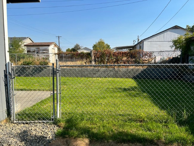 Photo - 1126 Benham Ct