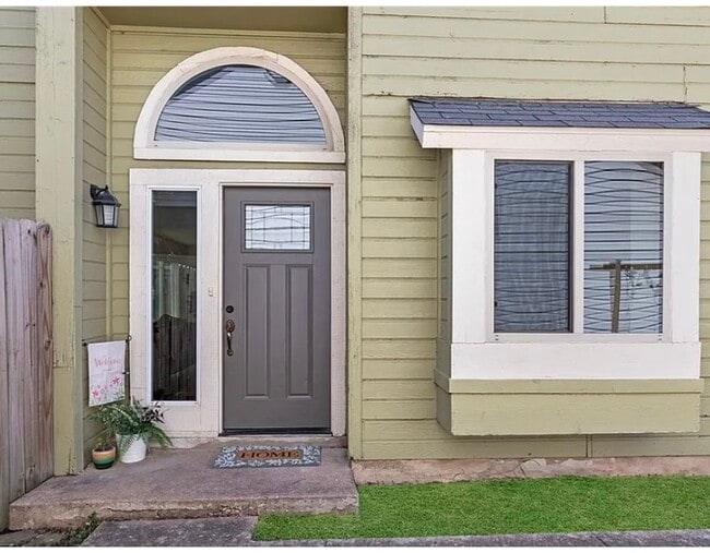 Photo - 9739 Wagon Train