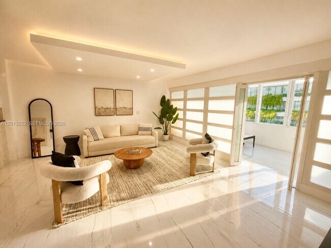 Building Photo - 2301 Collins Ave Unit 628