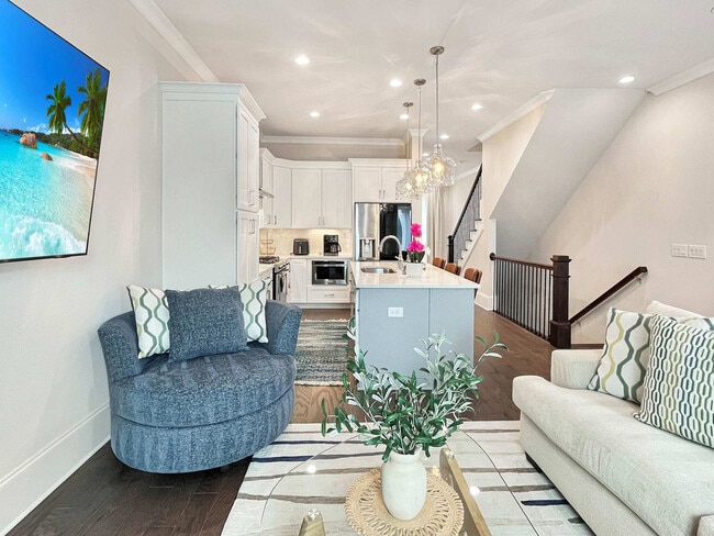 Building Photo - 401 Upper E Ave Unit ID1369215P