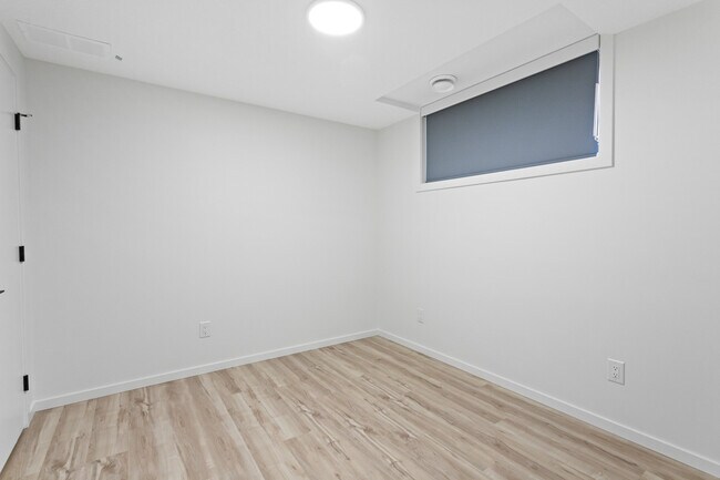 Photo - 11510-11587 87 St NW