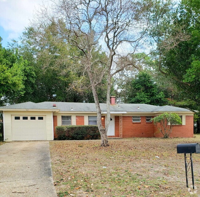 Building Photo - "Charming 3-Bed Oasis with 1.5 Baths in Fo... Rental