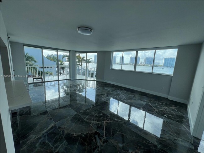 Building Photo - 18000 N Bay Rd Unit 204 Rental