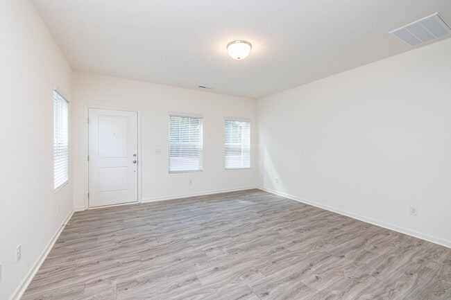 Photo - 3 Bedroom Townhome Main Street Pineville - AVAILABLE AUGUST 2026