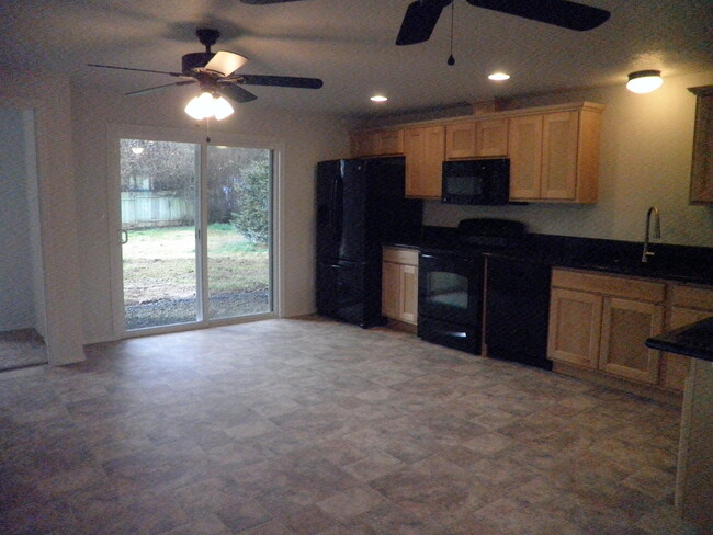 Building Photo - VIDEOTOUR: Nicely Renovated! Granite Count... Rental