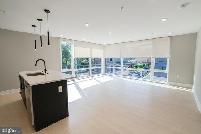 Building Photo - 6604 Ridge Ave Unit 300