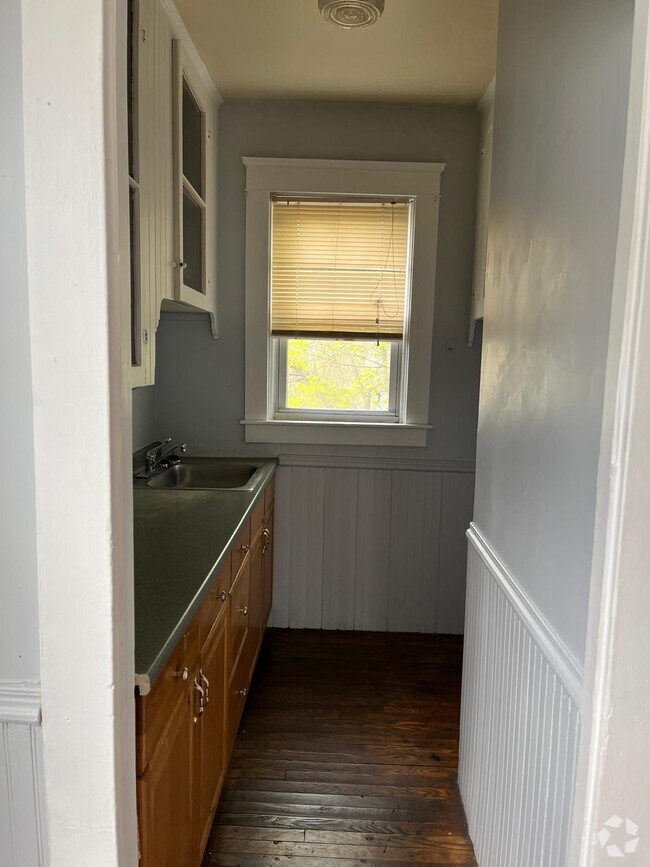 Building Photo - 27 Richter St Unit 3rd Floor Rental