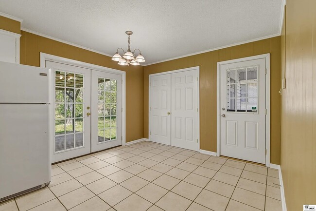 Photo - 128 Davis Ln
